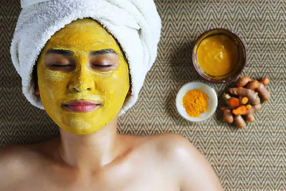 Turmeric and Yogurt Glow Face Pack