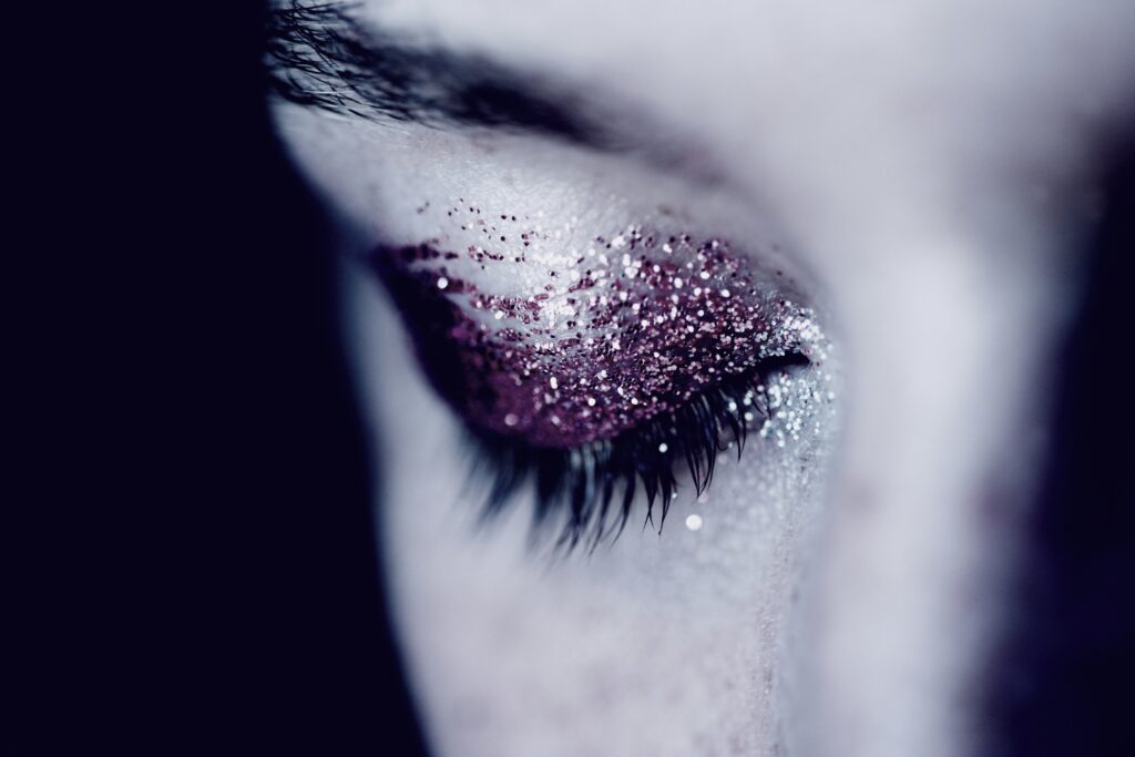 metallic shimmery eye makeup