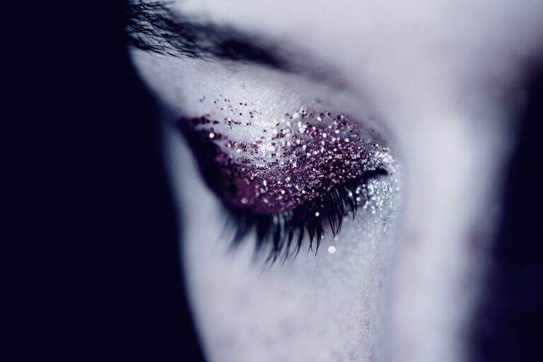 metallic shimmery eye makeup