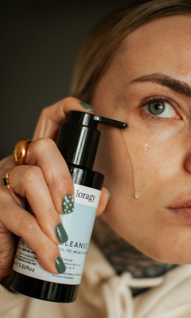 women applied makeup perfectly in oily face