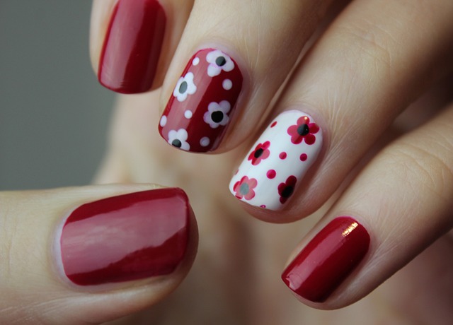 short maroon nails with beautiful design