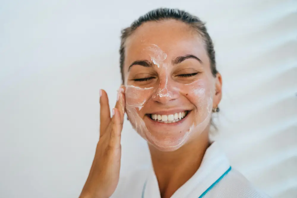 Applying hypoallergenic sunscreen on sensitive skin